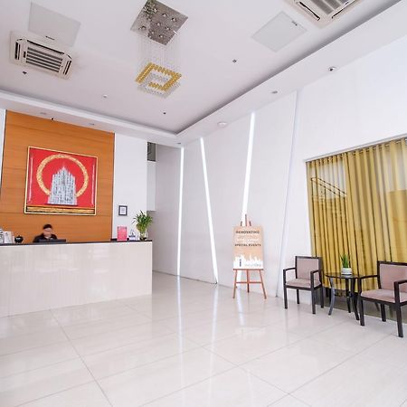 Zen Rooms Bangkal Makati Макати Экстерьер фото